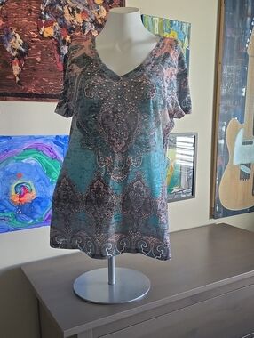 V-Neck Paisley Print Tunic in Teal and Pink